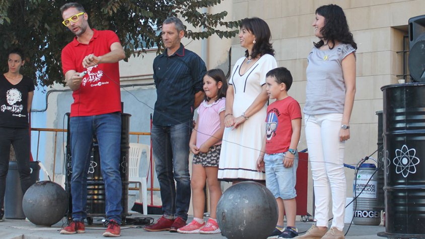 Les autoritats participants a l'espectacle que va oferir Dani Jiménez per obrir la Fira