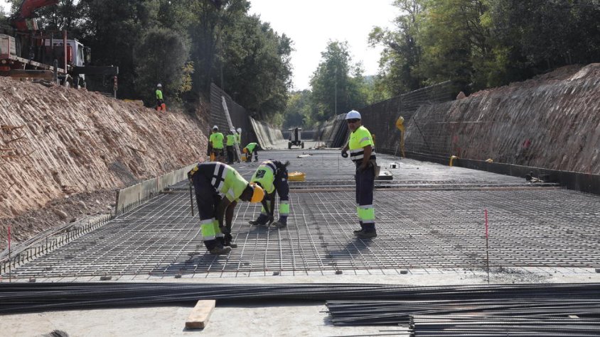 Els treballs de reposició del Canal Principal al seu pas per Artesa de Segre