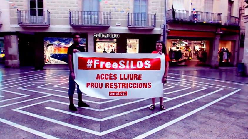 El domàs que l'Agrat convida a penjar al balcó