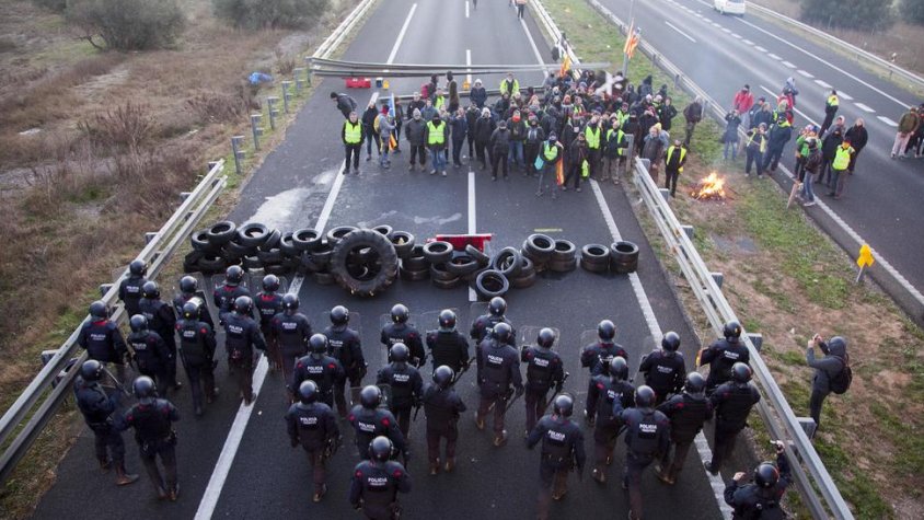 Imatge d'arxiu del tall de l'autovia a Tàrrega el 21-F