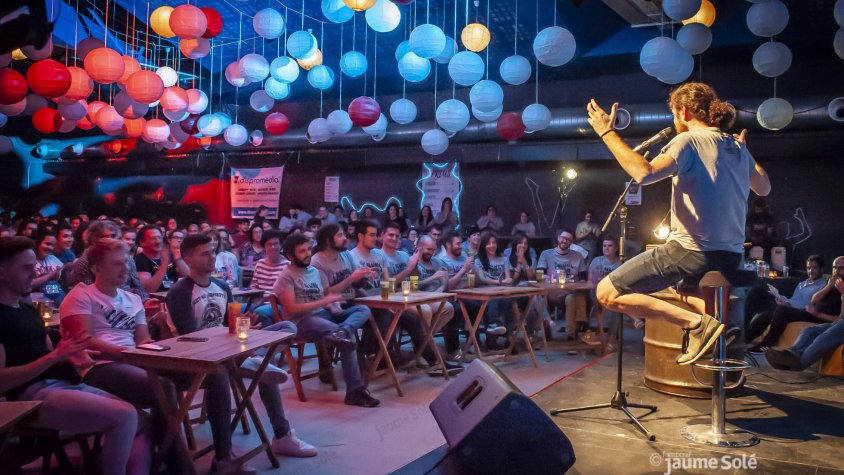 El Mercat Municipal era ple de gom a gom per "La nit dels monòlegs"