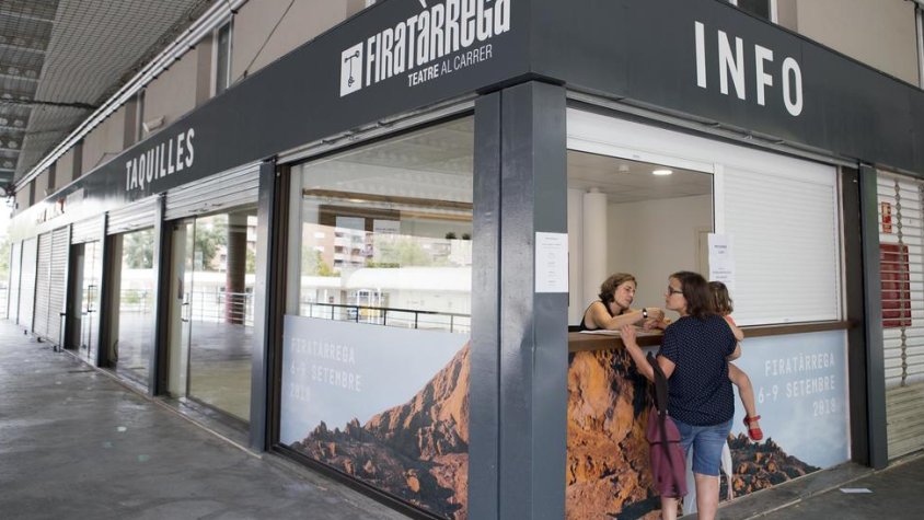 Després d'anys al Pati, la nova taquilla del certamen va obrir ahir a la tarda a la plaça de les Nacions