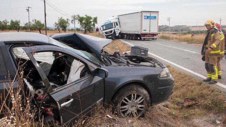 El camió va fer la tisora a la via i va bloquejar la circulació durant prop de tres hores
