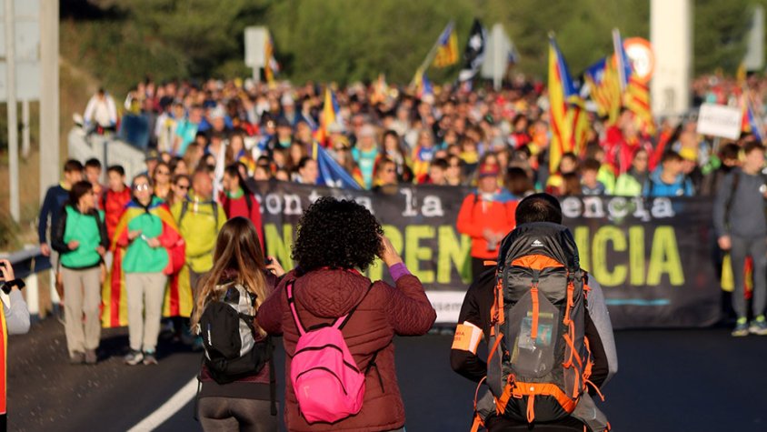 Imatge de la sortida de la columna targarina de les Marxes per la Llibertat aquest matí des d'Igualada
