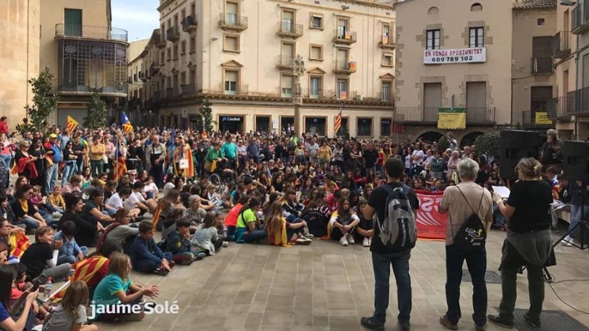 El moment en què es llegia el manifest al final de la manifestació