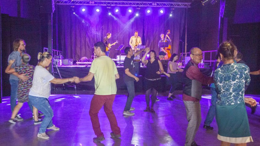 Els amants del swing, el jazz o el country es van citar en la quarta edició d'aquesta festa