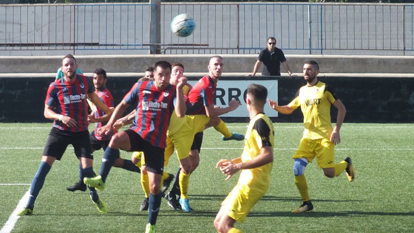 Una jugada del partit contra el Balaguer