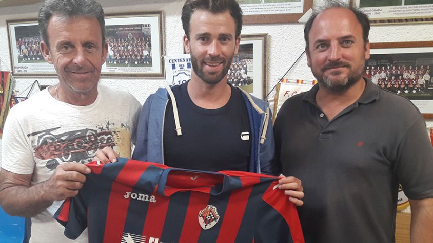 Joni flanquejat pel vicepresident i el president de la UE Tàrrega