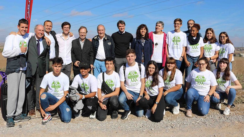 En acabar la jornada es va fer una plantada d'arbres poc freqüents a la finca de Mas de Colom