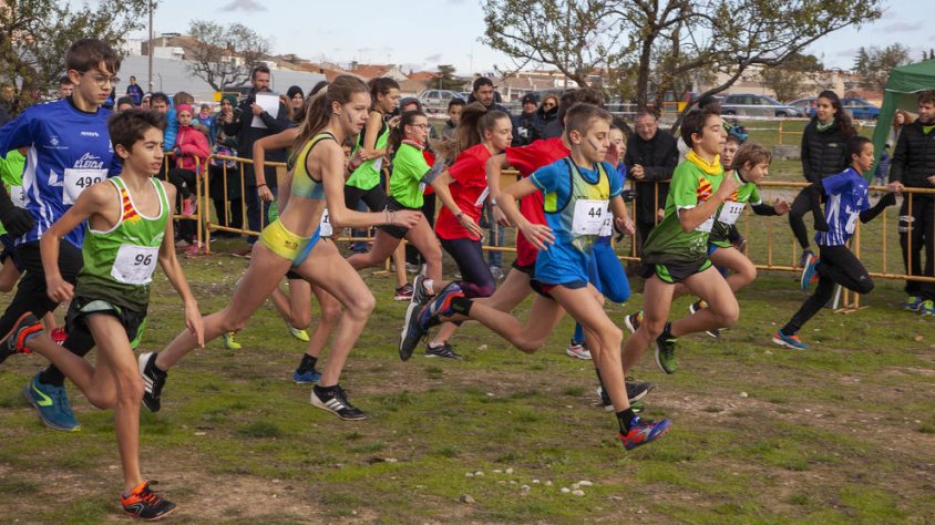 Alguns dels atletes que es van citar ahir al càmping municipal de la ciutat