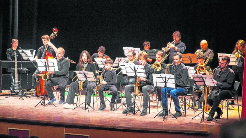 La Big Band de l’Escola Municipal de Música d’Agramunt (EMMA) es va estrenar dimecres