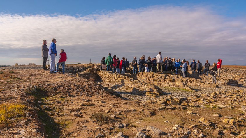 Visita guiada dissabte passat al jaciment arqueològic del Molí de l'Espígol