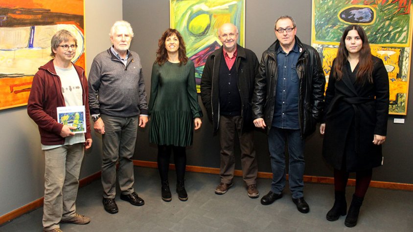 El pintor Francesc Rufes i l’alcaldessa Alba Pijuan Vallverdú amb la regidora de Patrimoni, Ivonne Pont; l’equip directiu dels Museus de Tàrrega; i F. Xavier Ribera, prologuista del catàleg de la mostra