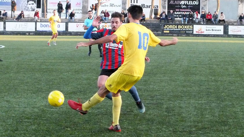 Un moment del partit contra el Catllar