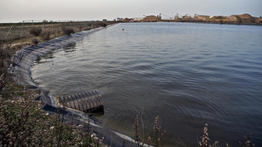 La bassa de captació d'aigua de Belianes beu del Canal d'Urgell
