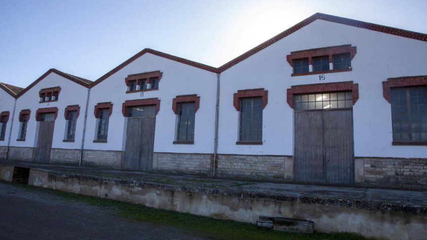 Les naus de Cal Trepat on es portarà a terme la renovació de les teulades