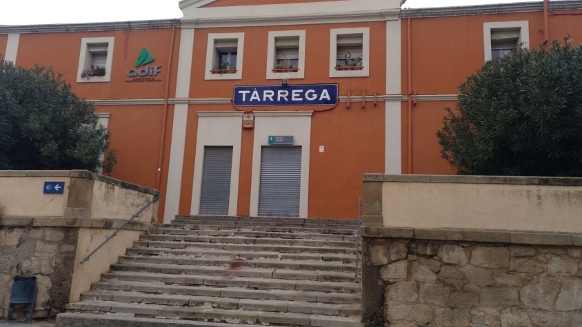 L'estació de tren de Tàrrega tancada