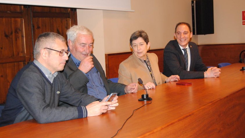 La visita del secretari d'Estat a la Casa Canal, Hugo Morán (esq.)