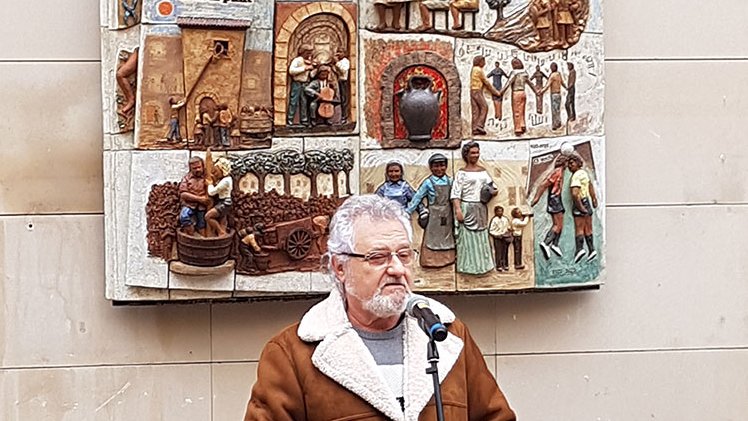 Enric Orobitg va explicar el sentit el mural que ha elaborat