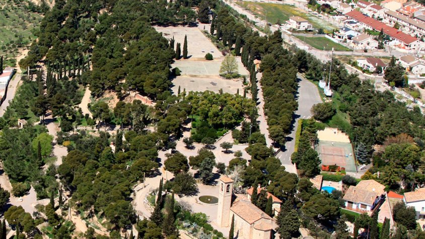 Imatge aèria del Parc de Sant Eloi, amb els tres dipòsits a l'esplanada