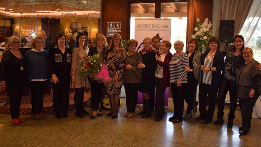 Junta de les Dones Arrel i autoritats en l'homenatge a Maria Alba Segarra