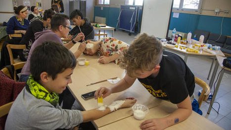 Ple en el taller de maquillatge d'efectes especials.