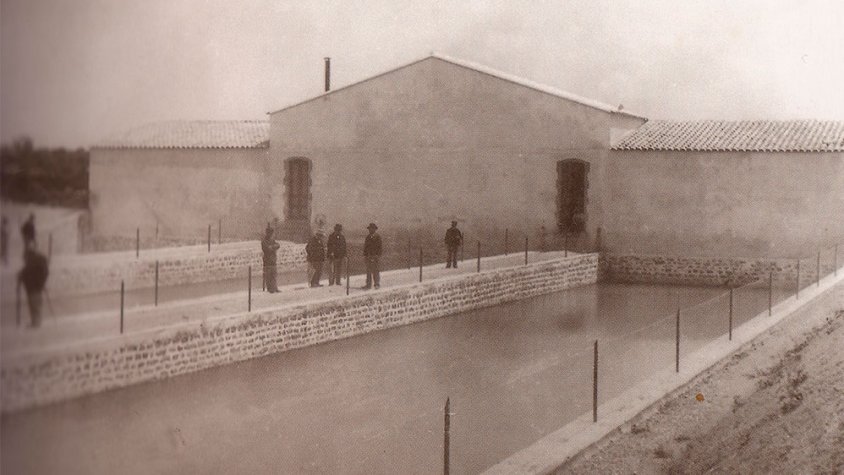Dipòsits i casa de màquines al canal d'Urgell al terme de Claravalls, elevant les aigües fins a Sant Eloi
