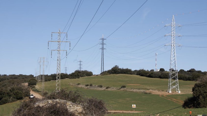 Imatge d'arxiu d'una línia elèctrica