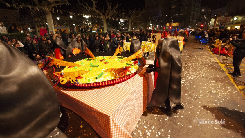 Comparsa Gambi qui pugui durant la rua