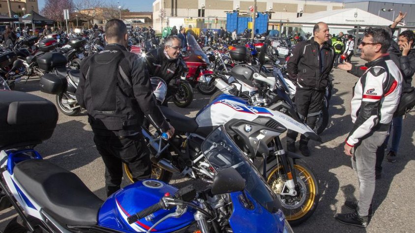 La dotzena concentració dels Motorrons va reunir diumenge unes 700 motos