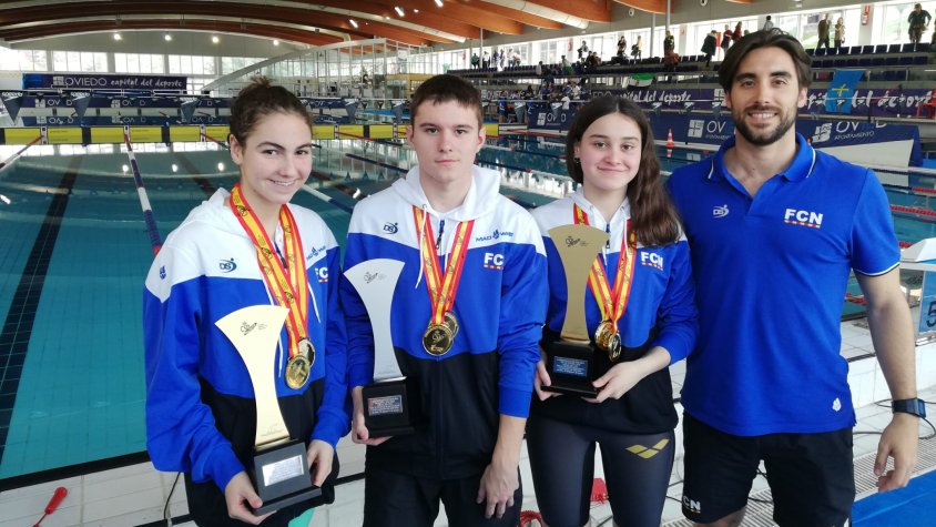 La Laia Palomino, la Jana Grau i l'Eudald Tosquella acompanyats pel seu entrenador Fran Cabrera