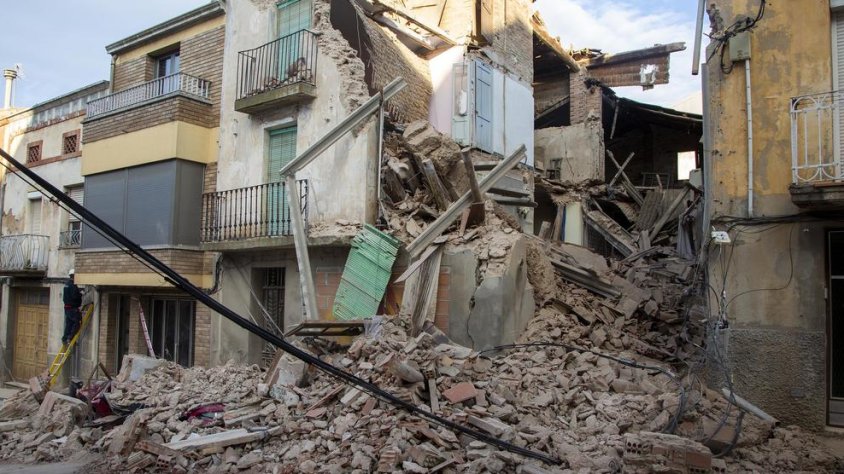 La casa, situada al número 15 del carrer Sant Josep, es va ensorrar del tot