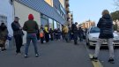 Cues a les portes dels supermercats de Tàrrega aquest dissabte a primera hora