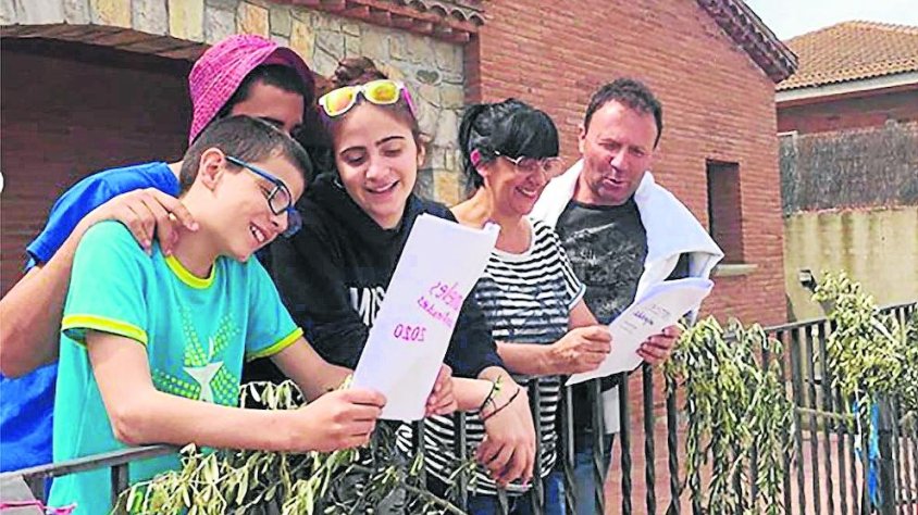 Veïns de Rocafort de Vallbona cantant caramelles