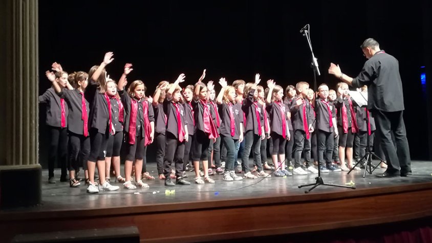 El recital de la Coral Infantil del Col·legi Sant Josep a benefici de l'Associació Alzheimer