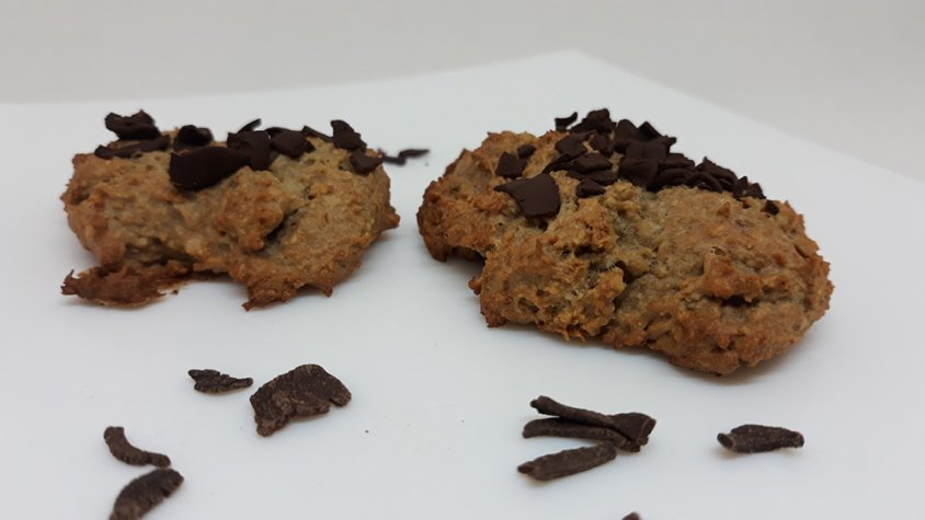 Galetes de civada, plàtan i xocolata, per preparar el berenar amb els petits de la casa