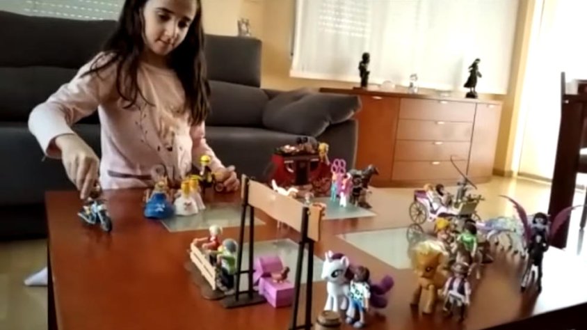 Des de figuretes de cavalls, carruatges i persones de Playmobil o Lego fins a ‘construccions’ casolanes per reviure els Tres Tombs