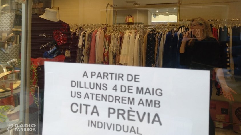 Els comerços han penjat cartells informant de les mesures que prenen a les portes dels seus establiments