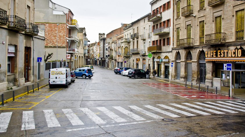 Carrers de Tàrrega un dia de pluja aquest mes d'abril, quan ha plogut fins a tretze dies