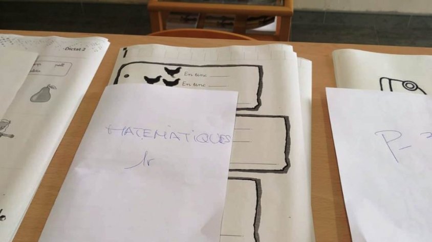 A banda d'ordinadors també es fa arribar als alumnes manterial didàctic