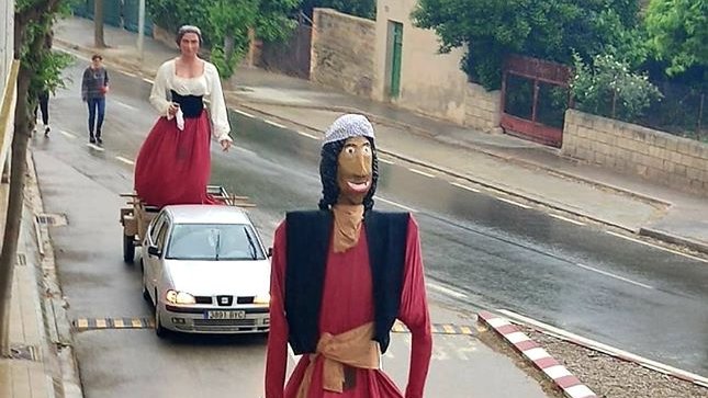 La cercavila dels gegants Perot i Alera va ser un dels actes de més èxit