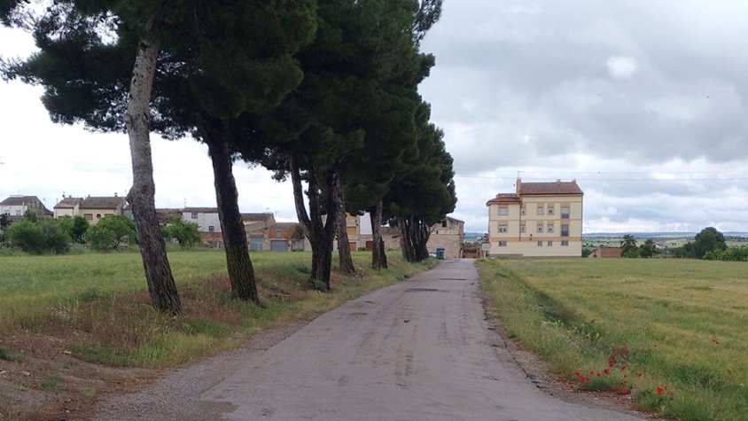 Al vial on s'instal·larà la canonada també es renovarà aviat el ferm