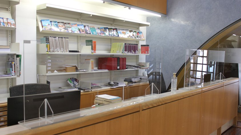 S'han instal·lat mampares de protecció al taulell d'atenció al públic