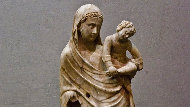 Imatge de la Mare de Déu gòtica del segle XIV col·locada a la peanya de la parroquial targarina