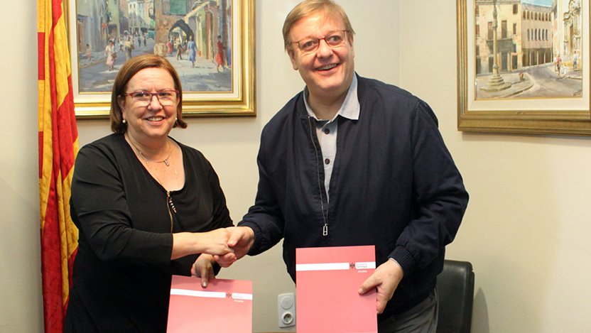 Signatura de l’acord avui amb Rosa Maria Perelló, alcaldessa de Tàrrega, i Eduard Pini, pare superior provincial de l’Escola Pia