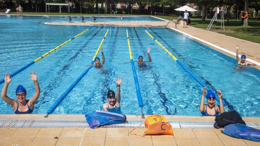 Nadadores del CN Tàrrega durant el primer entrenament després de l'aturada per la pandèmia