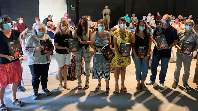 Autoritats i col·laboradors que van assistir a la presentació del volum