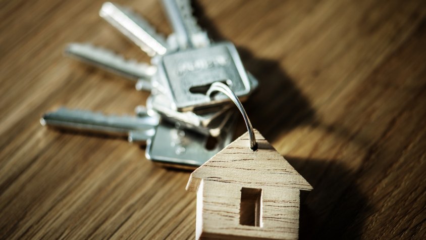 Denuncia que no pot recuperar la fiança de dos pisos de Tàrrega perquè l'Incasòl les ha pagat a algú altre