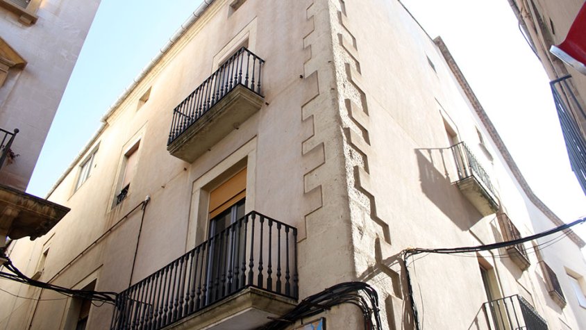 Immoble de la plaça Major que es declararà Bé Cultural d'Interès Local