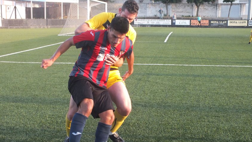 Ander en una jugada del partit contra el Gavà